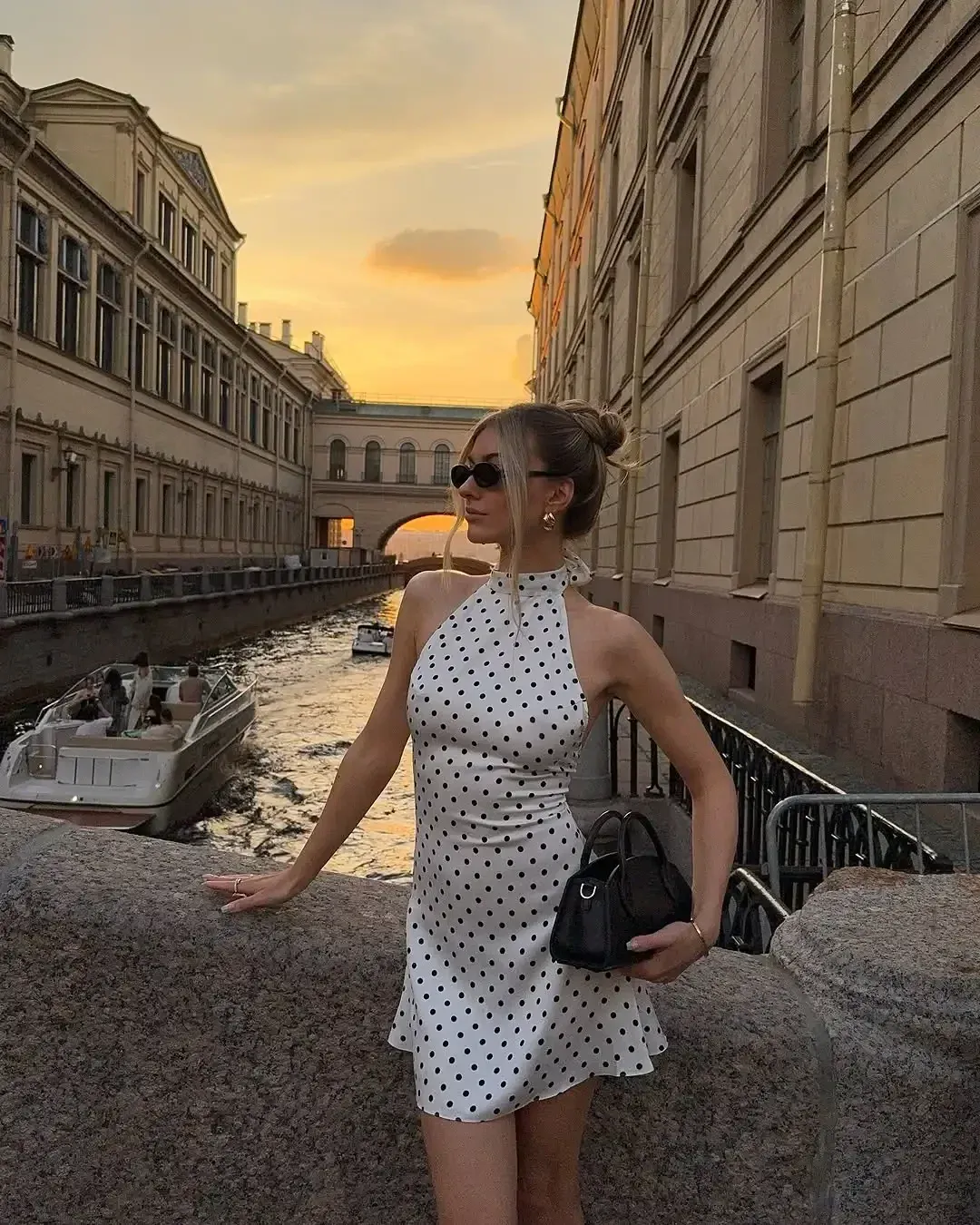 Elegantní puntíkované ohlávkové šaty dámské bez rukávů, šněrovací mini vestidos 2026 letní dáma sváteční párty župan