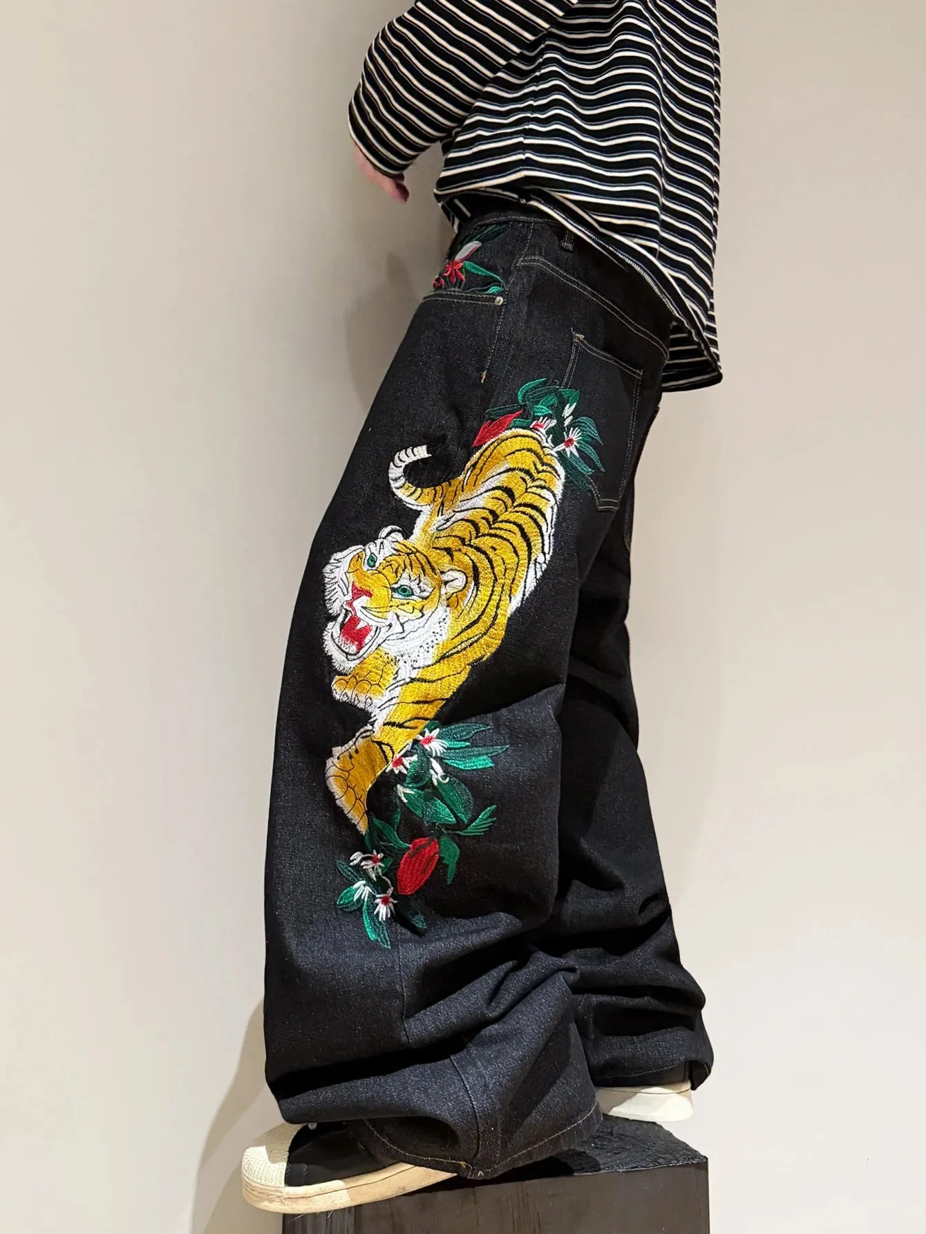 American Retro Tiger Broderi Design Sorte mænds løse brede jeans med brede ben Y2K Street Hip-Hop Trendy Alsidige bukser med lige ben — image 8