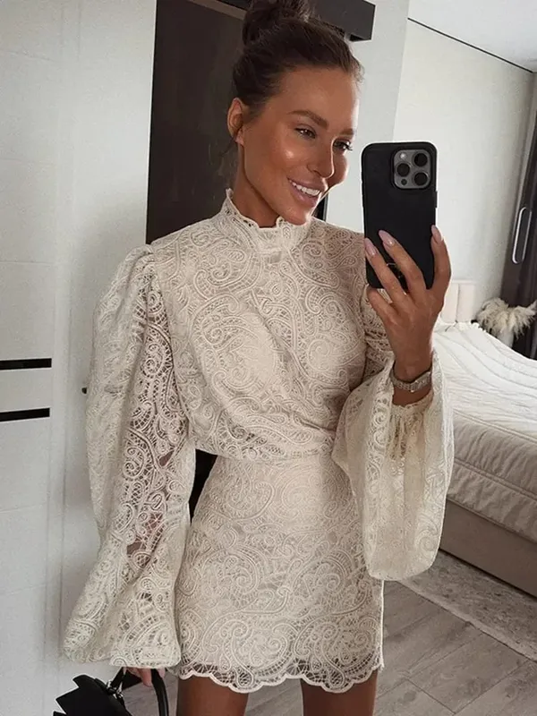 Kvinder Elegant Lace Hollow Out Minikjole Designs med fulde ærmer Chic High Neck Short Vestidos 2026 Trendy Spring Club Natkjoler