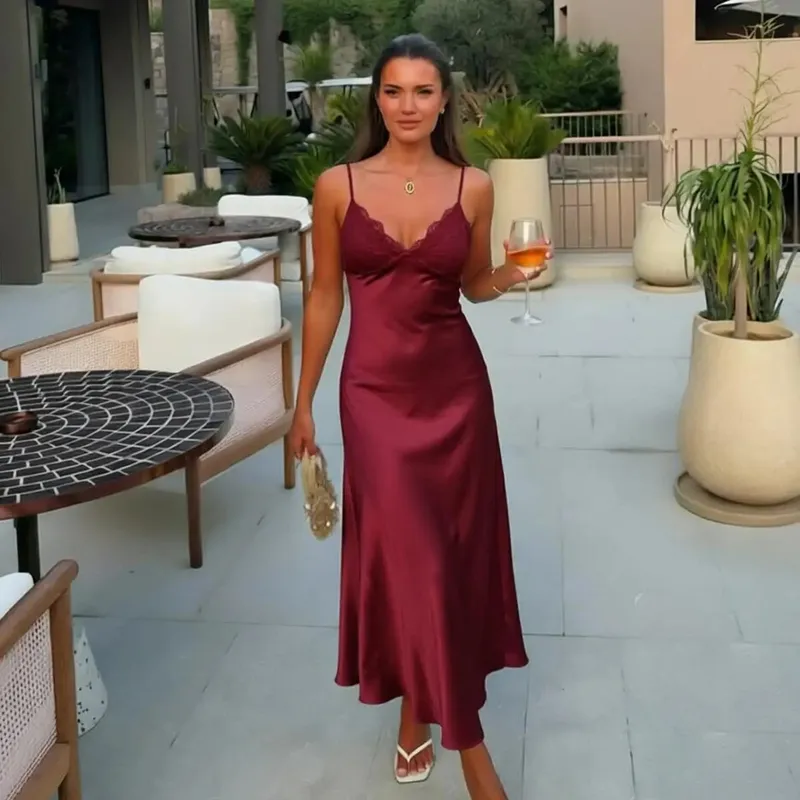Sexy Gelb Satin Spitze Patchwork Kleid Spaghetti Strap Ärmellose V-ausschnitt Bias Cut Weibliche Kleider 2026 Sommer Abend Party Robe