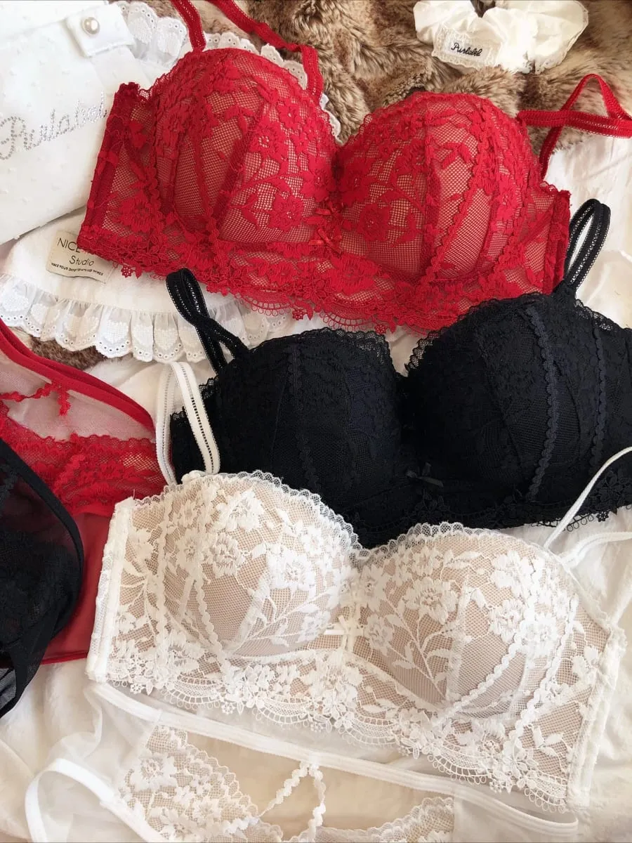 Kvinnors sömlösa underklädesset Sexiga spetsblommor Broderi BH Tjocka 1/2 kopp Push Up BH:ar Avtagbar rem Underkläder Trosor Set