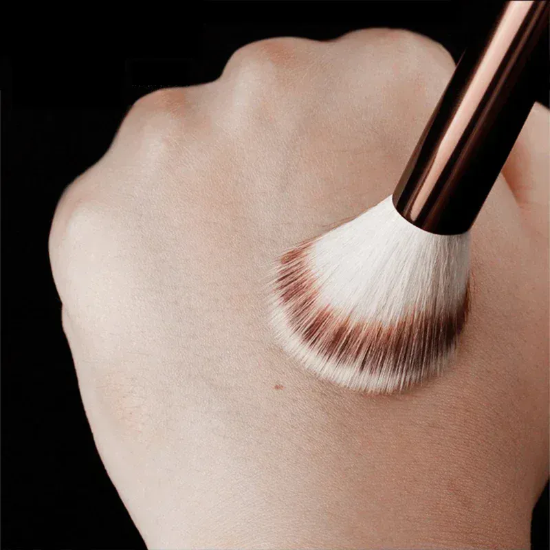 No. 15 Hourglass Blush Brush Angled Contour Blush Stippling Brush Cheeks Cream Liquid Blushes Makeup Brushes Cream Blush Brush — image 5
