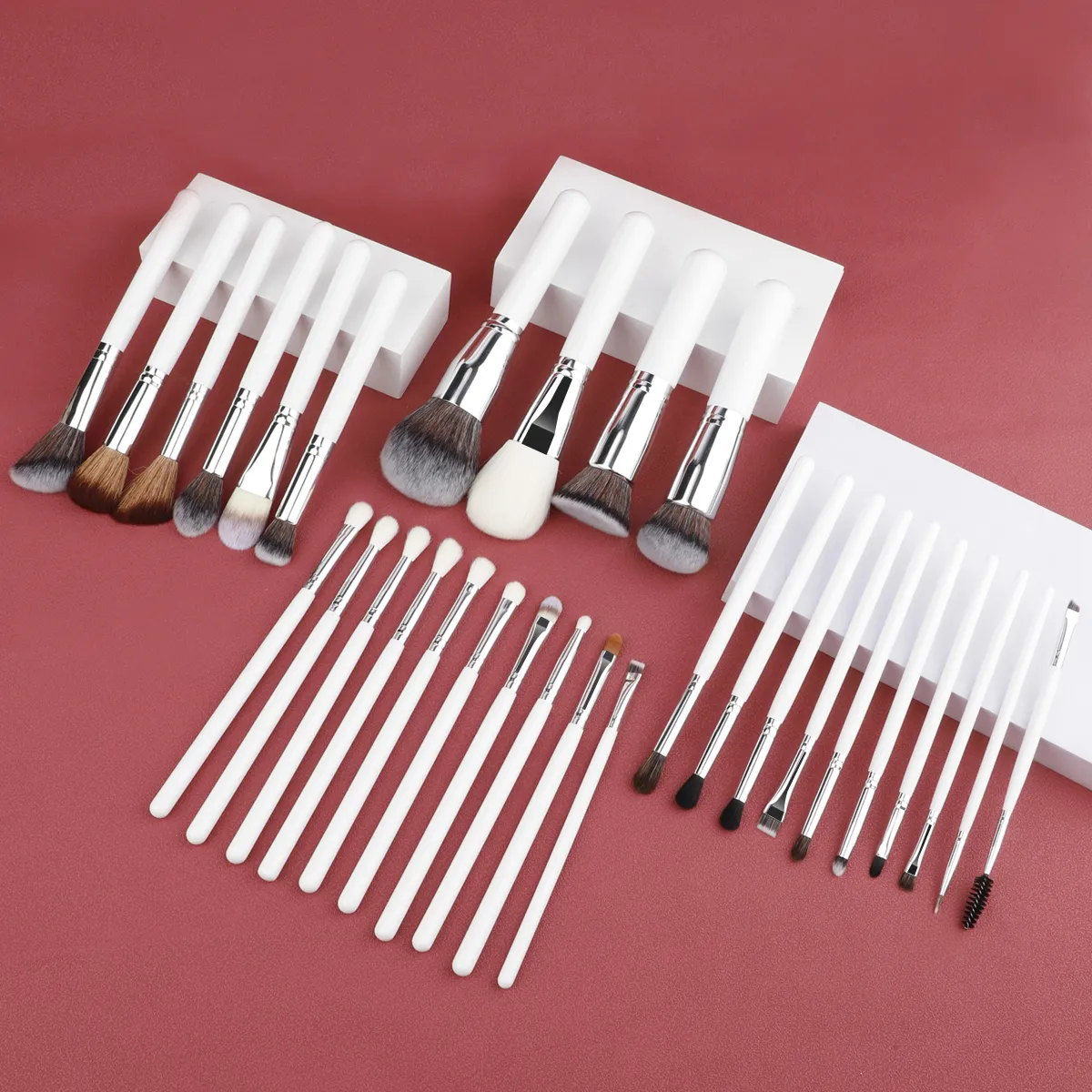 30Pcs Makeup Brush Sets Professional Artists Using Angled Eye Contour Blending Brushes High Quality White Brush Custom — image 1