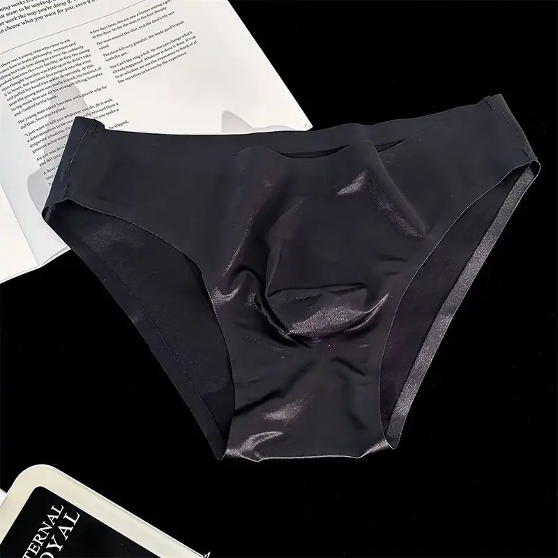 Slip da uomo in seta di ghiaccio Mutandine sexy senza cuciture ultrasottili Asciugatura rapida U Custodia rigonfia Biancheria intima traspirante Mutande lucide di lusso