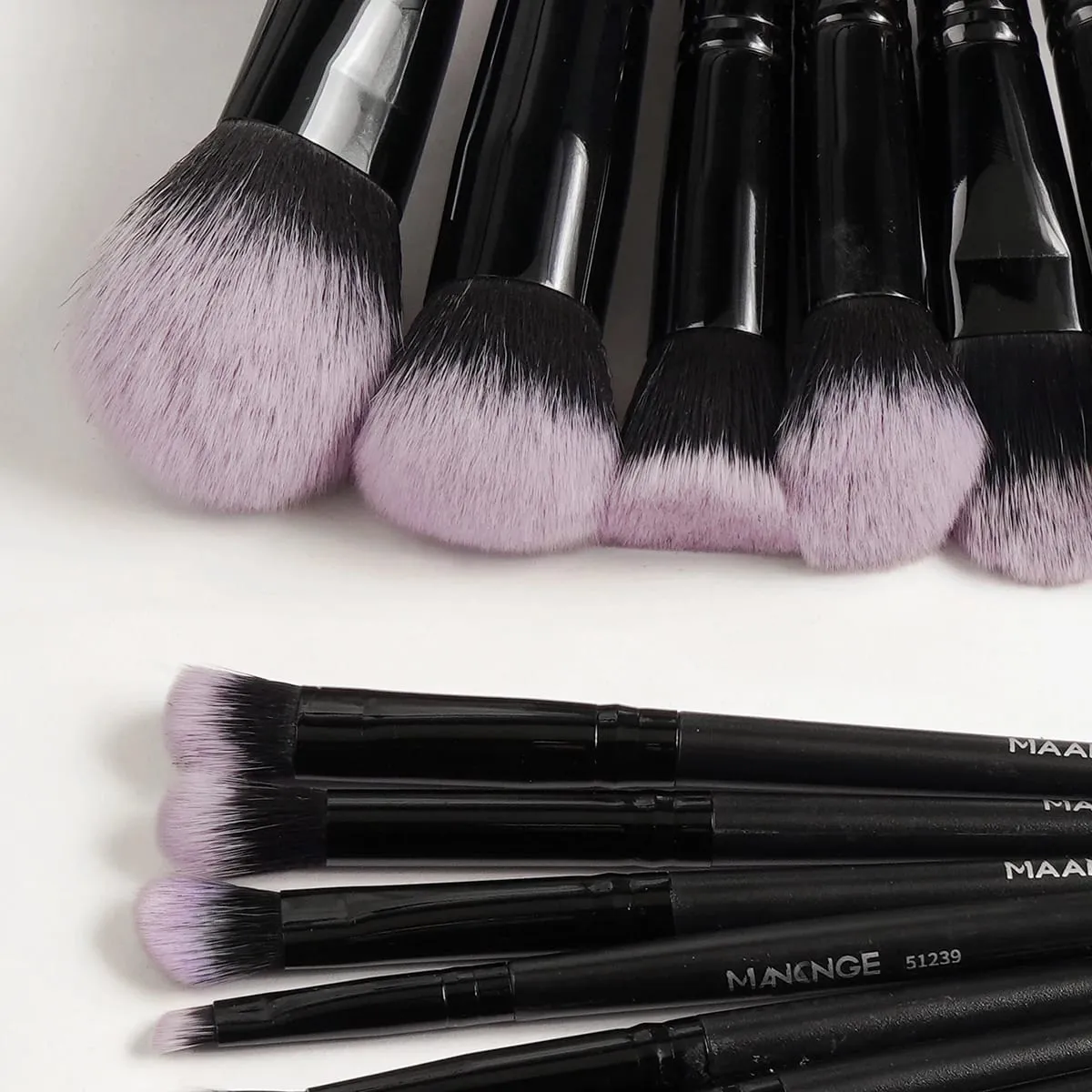 18PCS Professional Makeup Brushes Set with 1PCS Powder Puff Soft Detail Foundation Contour Blush Brush Beauty Tools