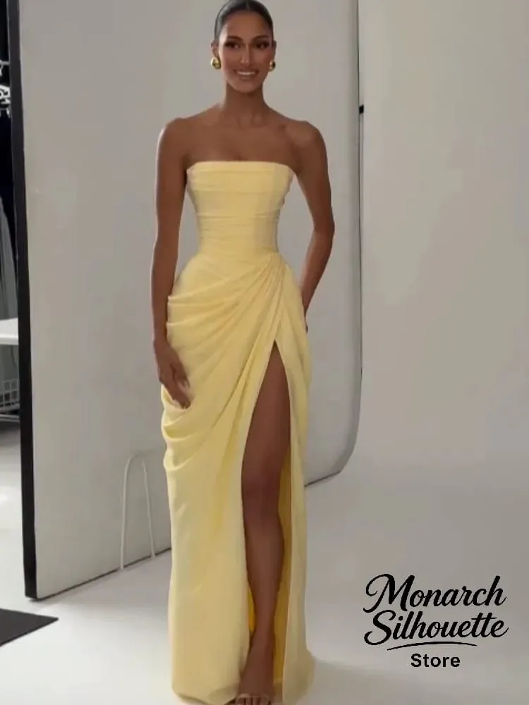 우아한 노란색 Strapless Pleated 롱 드레스 여성 세련된 솔리드 민소매 허리 Cinching 분할 가운 2026 레이디 이브닝 파티 가운