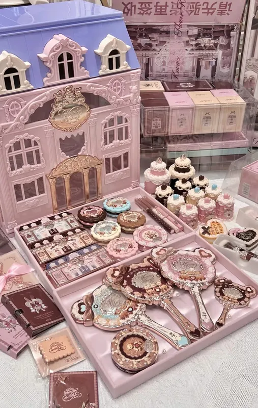 Flower Knows the Sweetie Bear Collection Allin Makeup Kit Gift Box with Eyeshadow Blush Concealer Lipstick & Mirror