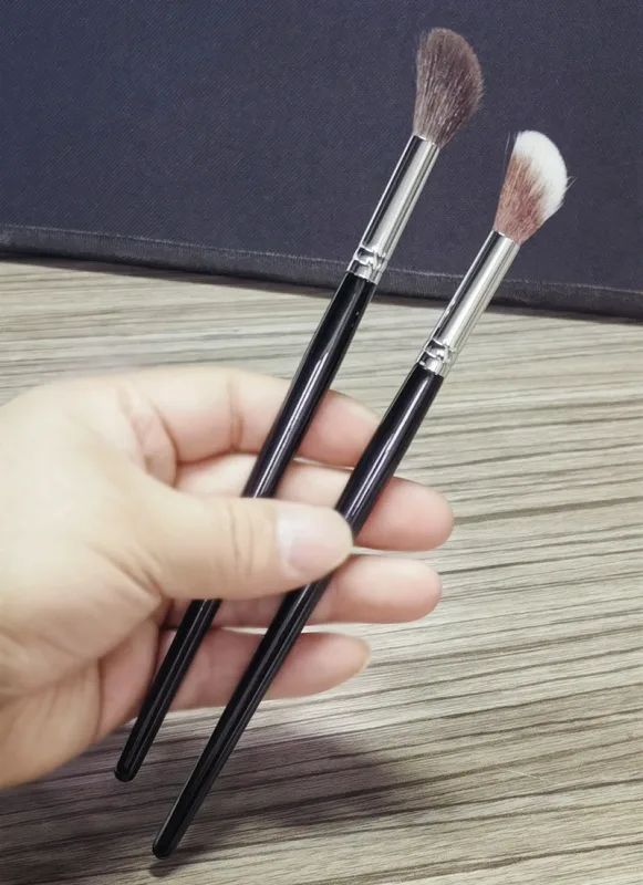 Angled Highlighter Brushes Face Shadow Blending Natural Goat Hair Powder Blusher Makeup Brush Tools