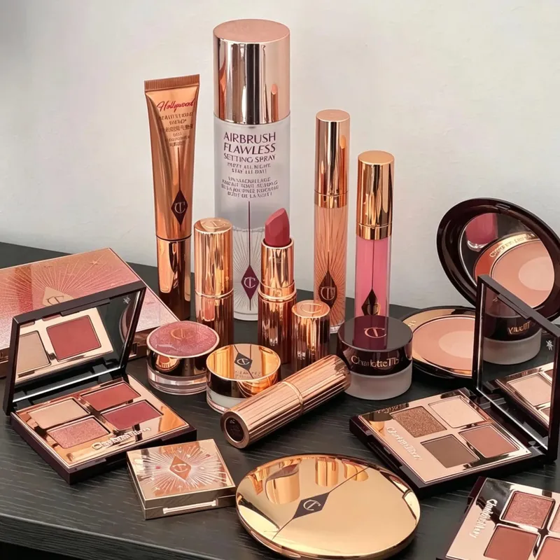 Luxury CT Makeup Suit Four Color Eyeshadow Palette Matte Setting Powder Facial Concealer Effect High-end Lipstick Lady Cosmetics