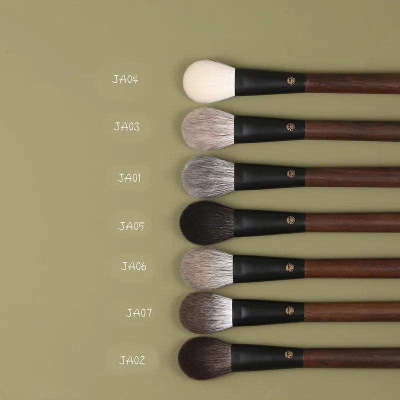 Professional Handmade Makeup Brushes 1PC Soft Squirrel Fox Horse Goat Hair Flat Round Blush Brush Walnut Handle Make Up Brush