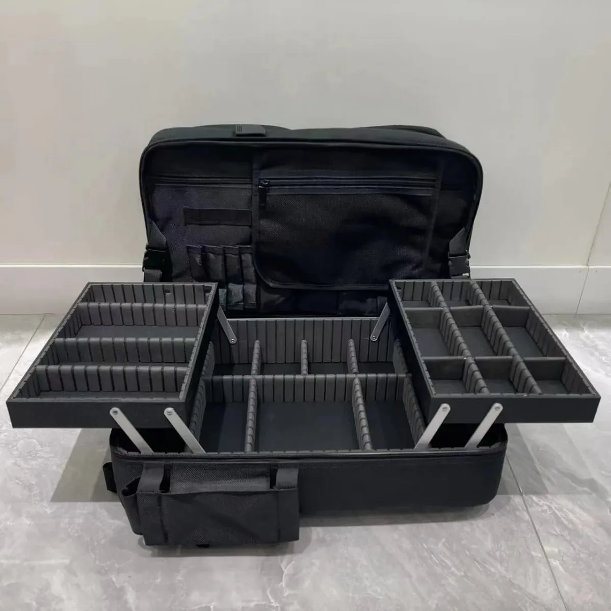 Makeup Artist Bag Portable Travel Organizer Box Professional Case with Adjustable Dividers Extra Large Makeup Case — image 3