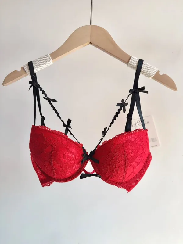 セクシーなWomen Pure Style Red Bow Lace Bridal Lingerie Set Push Up Bra Panty Suit Small Chest Party Wedding Intimate Wear