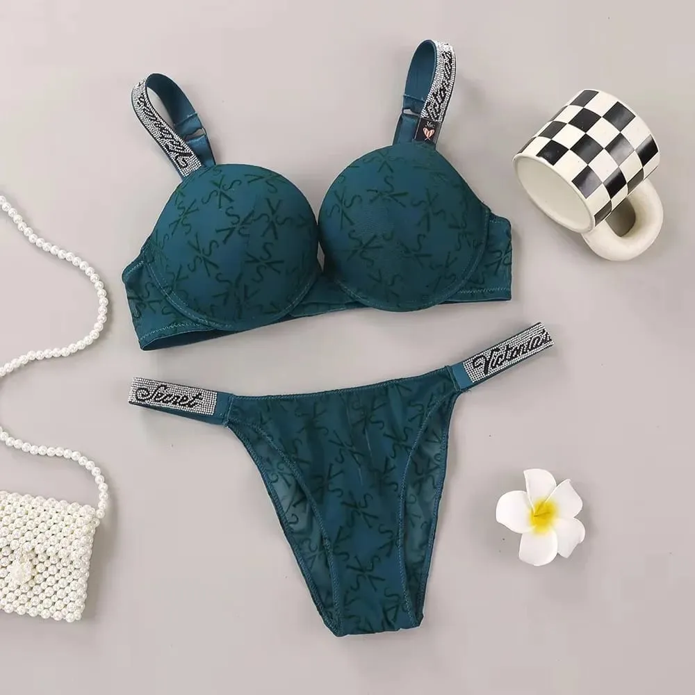 Victoria Secret-Conjunto de lencería sexy, muy sexy, con logo, correa brillante, encaje en relieve, sujetador push-up, tanga con escritura brillante