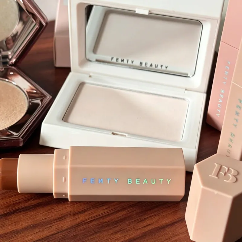 Hot Fenty Beauty Lip Gloss Lipstick Water Gloss Highlight Mirror Lasting FUSSY HEAT RIRI Sparkling Charming Moisturize Lip Care