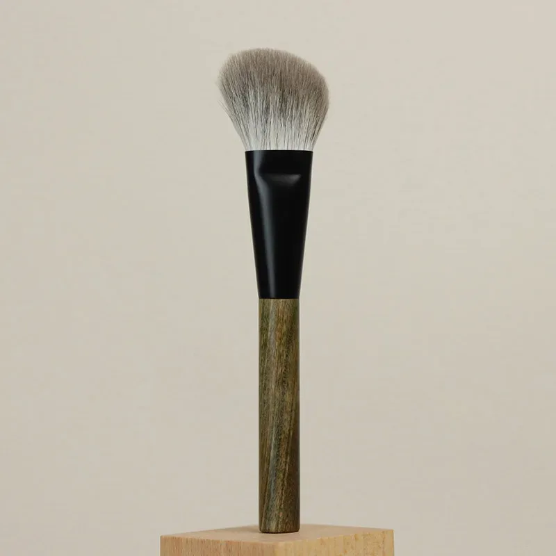 LT06 Professional Handmade Makeup Brushes Soft Goat Snow Fox Hair Angled Contour Brush Green Sandalwood Handle Make Up Brush — image 2
