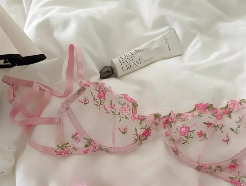 Everyday French Lace Bra Set Wireless Support Embroidered Flower Ultra Thin Breathable Comfort Hollow Out Lingerie BANERDANNI