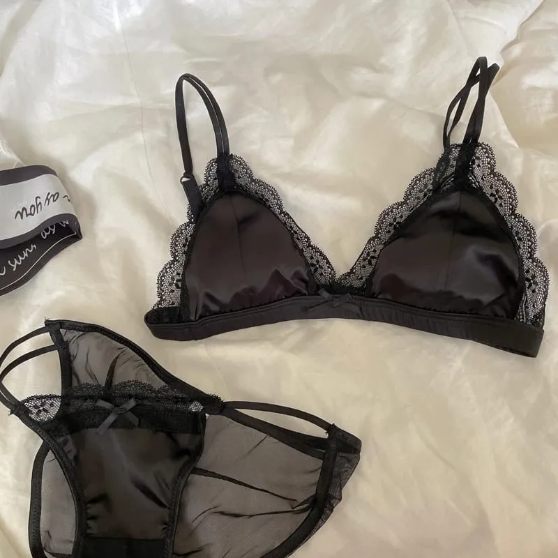 Set intimo sexy per ragazza in raso di nicchia con piccolo petto in pizzo estivo con coppa a triangolo, confortevole lingerie da donna senza fili
