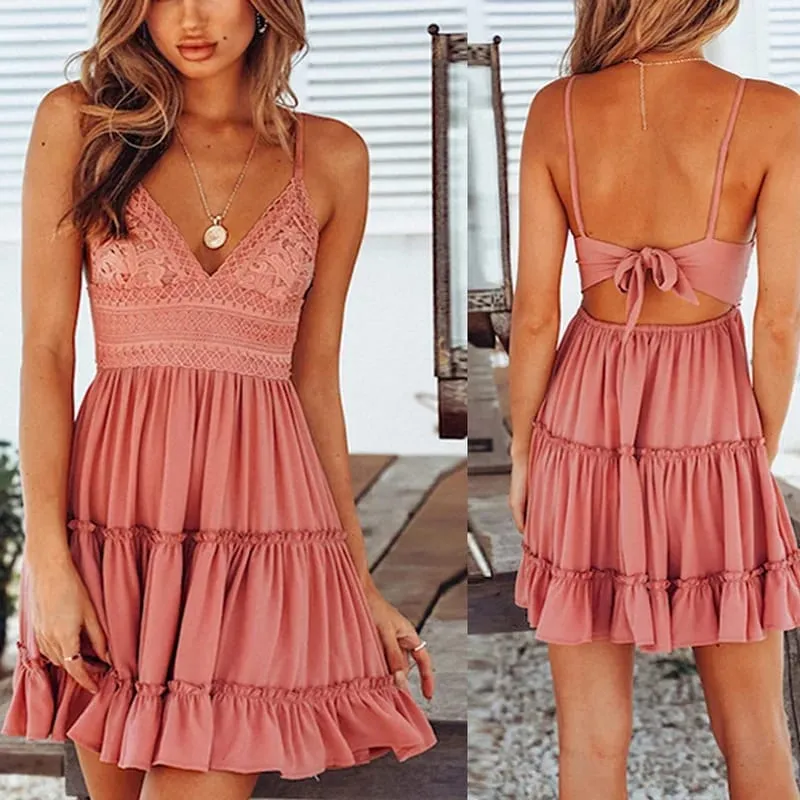 Sexede blondekjoler Kvinder Spaghetti Strap Hvid Kjole Sommer Strand Mini Festkjole A-line V-hals Bohe Åben Ryg Plisseret Kjole