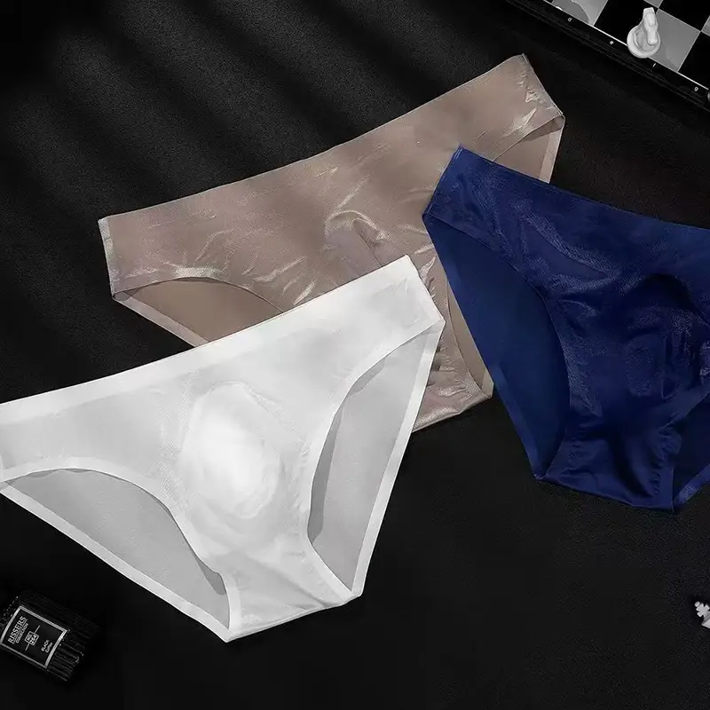 Slip da uomo in seta di ghiaccio Mutandine sexy senza cuciture ultrasottili Asciugatura rapida U Custodia rigonfia Biancheria intima traspirante Mutande lucide di lusso