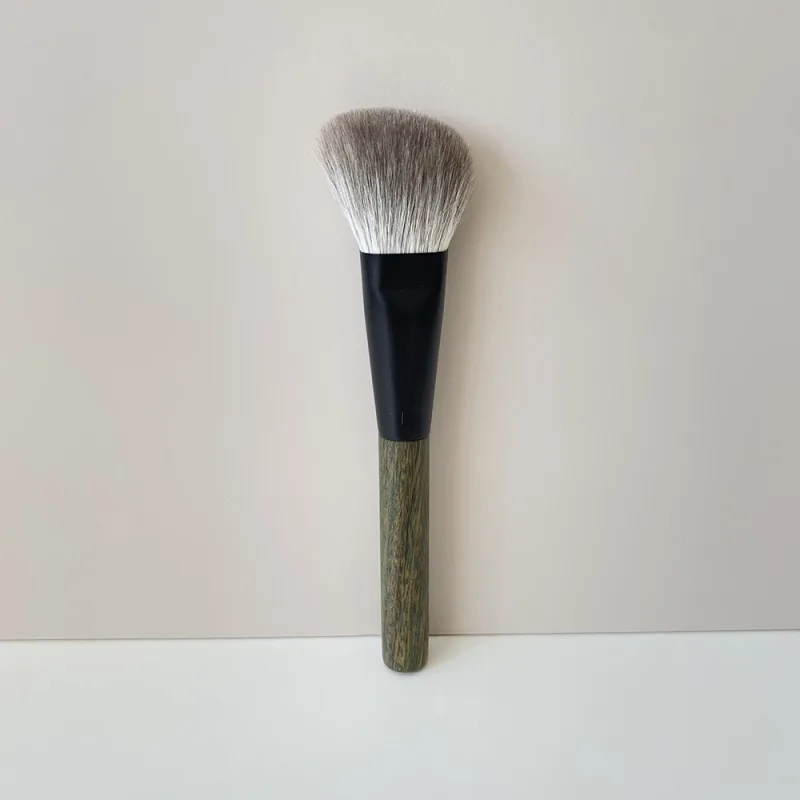 LT06 Professional Handmade Makeup Brushes Soft Goat Snow Fox Hair Angled Contour Brush Green Sandalwood Handle Make Up Brush — image 3