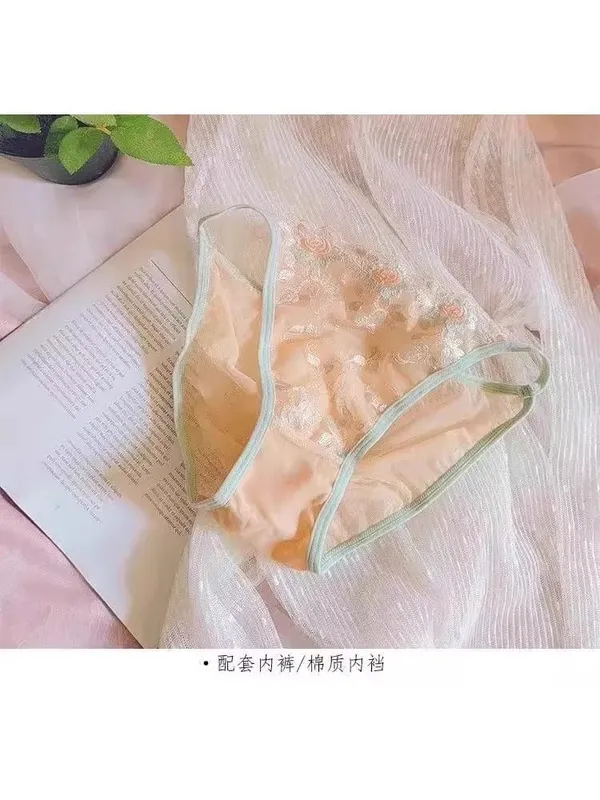 French pure Desire Embroidered Lace Dream Triangle Cup Without Underwire Thin Belt Small Bra Set Ultra-thin Sexy Bra Set