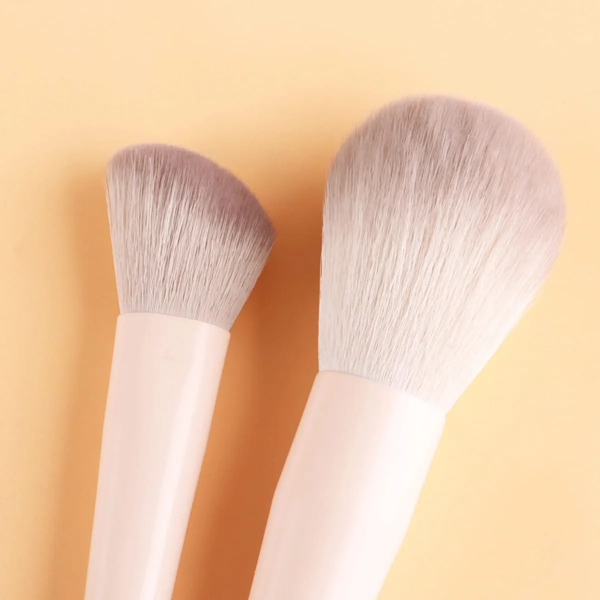 13Pcs Soft Bristle Beige Makeup Brushes with Large Round Powder Brush Detail Eyeshadow Brush Nose Shadow Brush + Storage Bag S