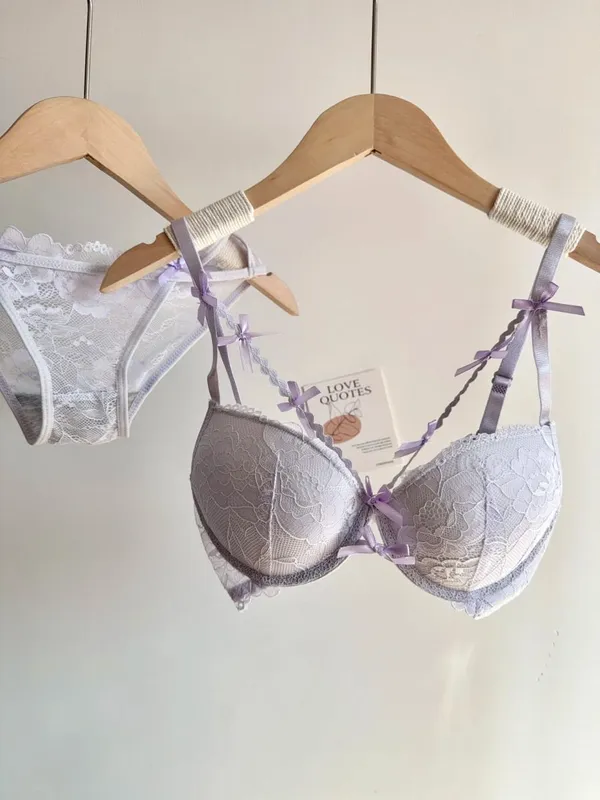 セクシーなWomen Pure Style Red Bow Lace Bridal Lingerie Set Push Up Bra Panty Suit Small Chest Party Wedding Intimate Wear