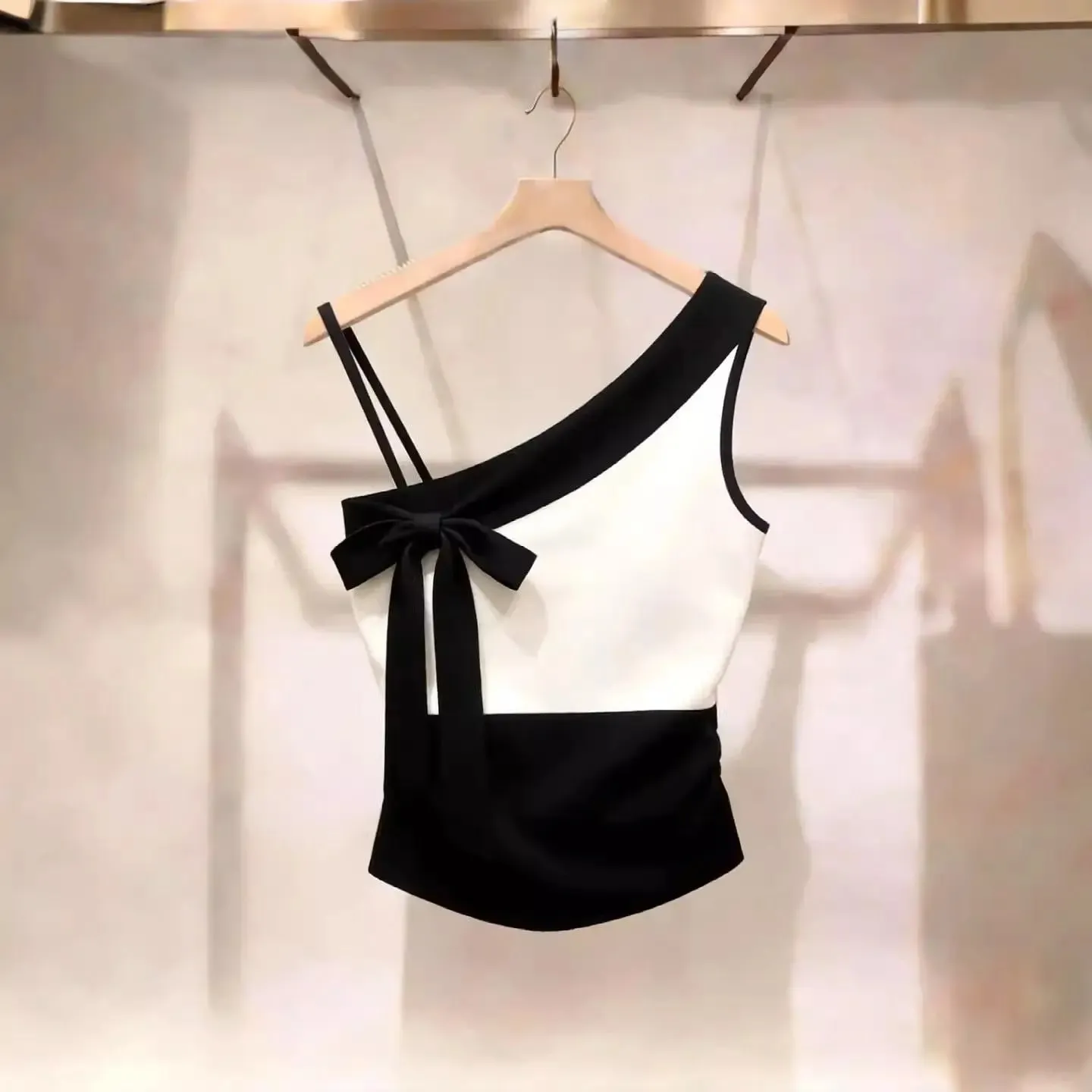 Summer New Contrast Bow Patchwork Off Shoulder Sexy Tanks Slim Sleeveless Elegant T Shirt Tops Temperament Trend Women Clothing