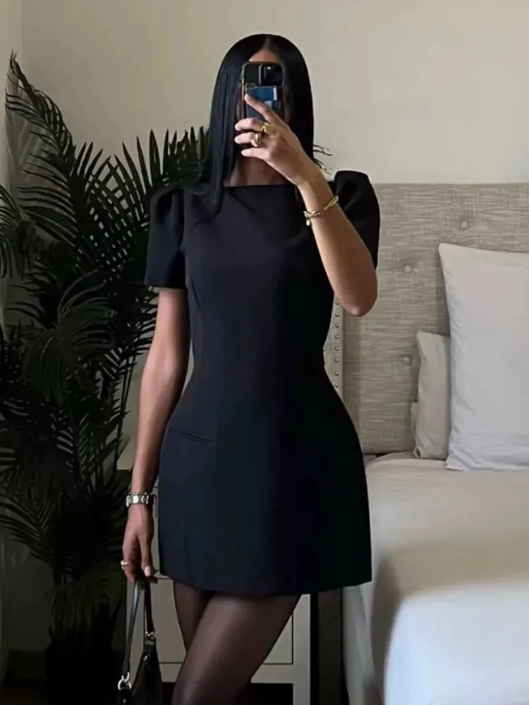Módní večerní párty Dámské krátké šaty Elegantní černé Dámské minišaty s krátkým rukávem 2026 Nové róby na večerní párty Lady Chic