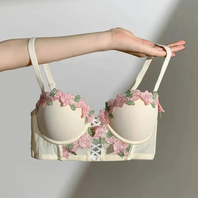 Victorian Underwear Set - Delicate Cream Bralette with Floral Stitch Retro Sweetheart Neckline for Petite Bust Elegance