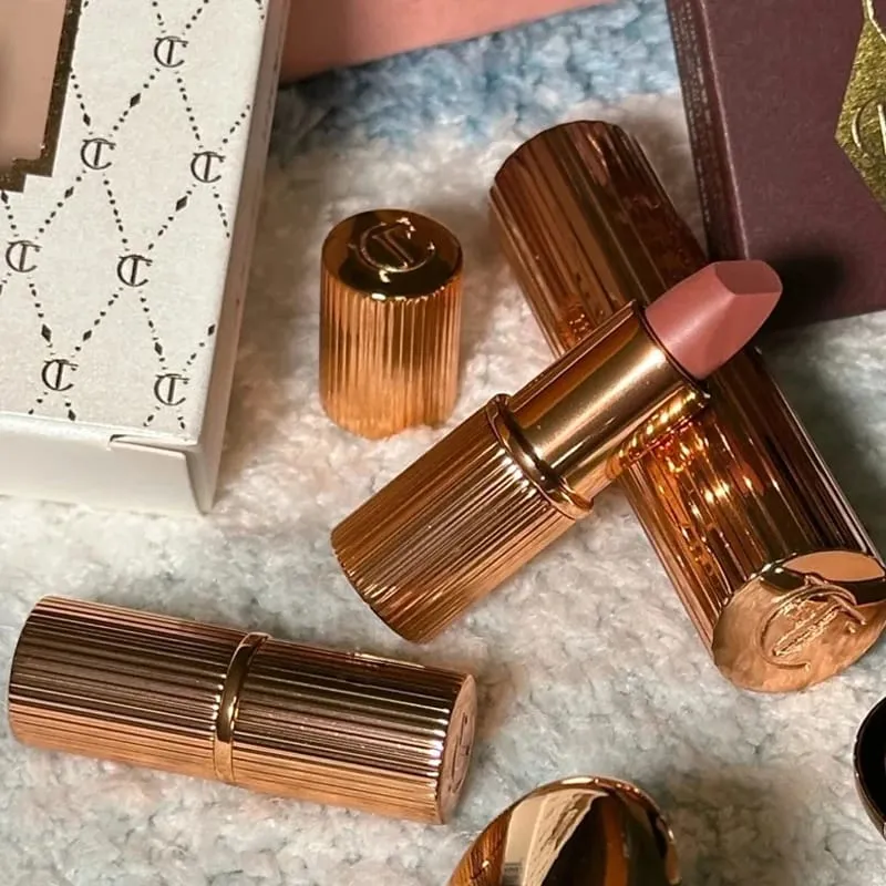 Luxury CT Makeup Suit Four Color Eyeshadow Palette Matte Setting Powder Facial Concealer Effect High-end Lipstick Lady Cosmetics