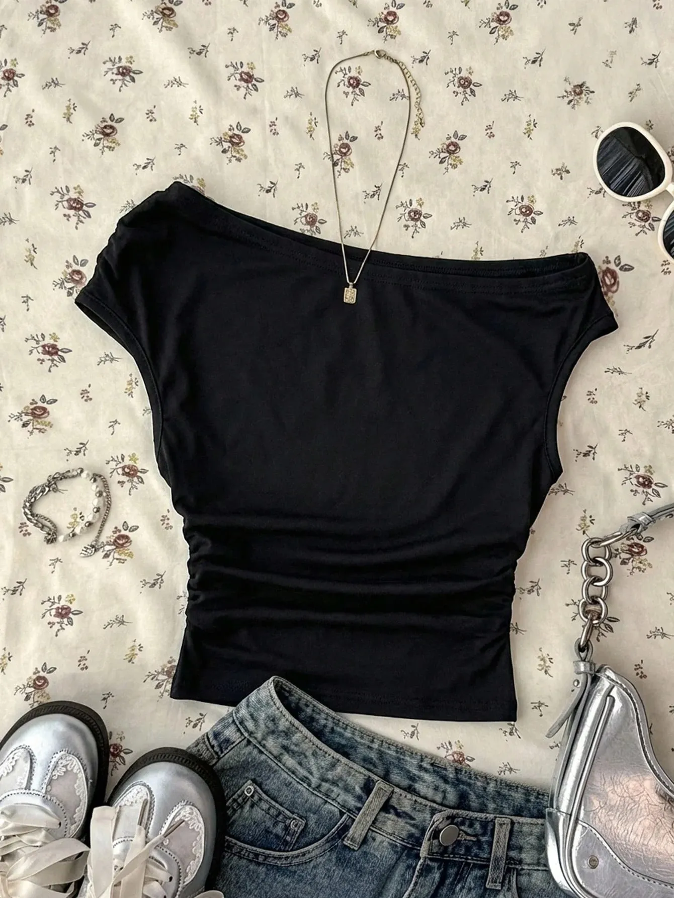 Women One Shoulder Cap Sleeve Side Ruched Slim Fit Cropped T Shirt 2026 Summer Goth Streetwear Solid Black Off Shoulder Going Ou — image 5