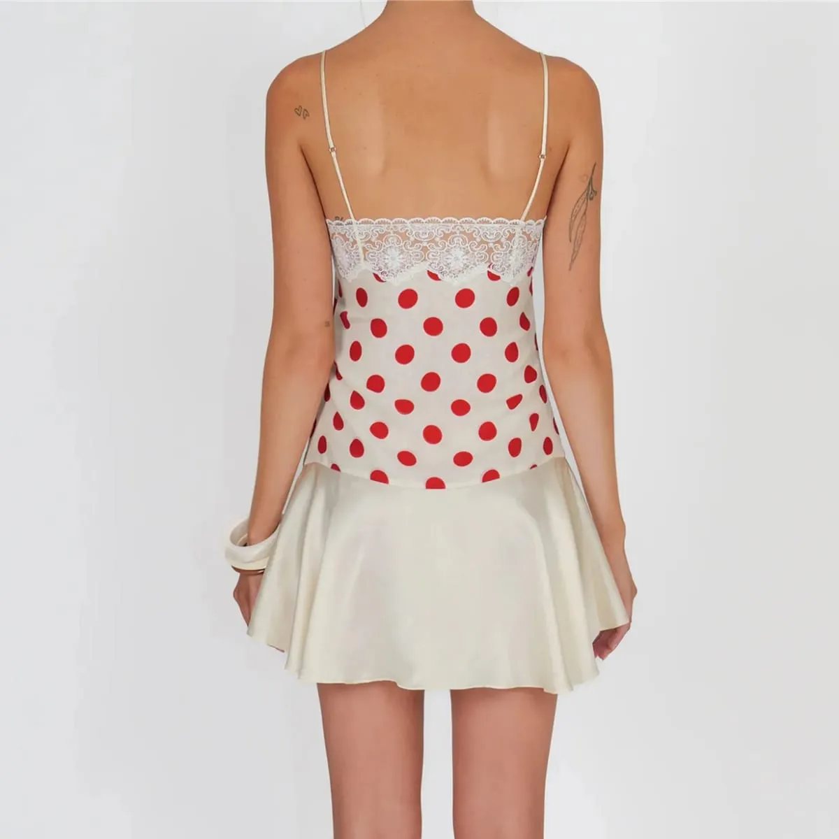 Frauen Y2K Polka Dot Cami Kleid Spitze Trim Spaghetti Strap Satin Rüschen Saum Bodycon Mini Kleid Sommer Casual Streetwear