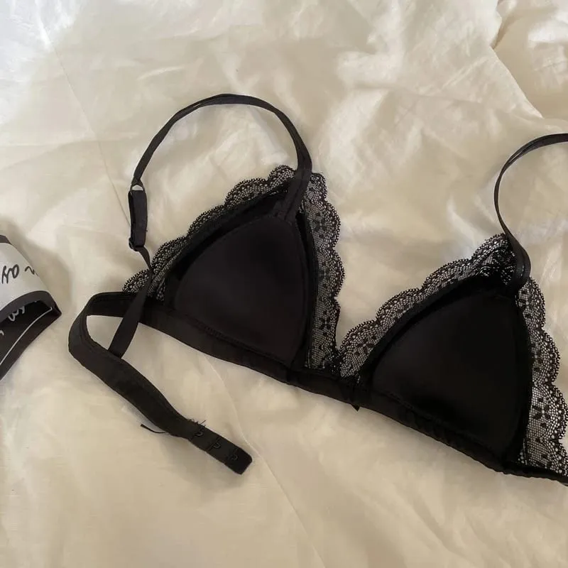 Set intimo sexy per ragazza in raso di nicchia con piccolo petto in pizzo estivo con coppa a triangolo, confortevole lingerie da donna senza fili
