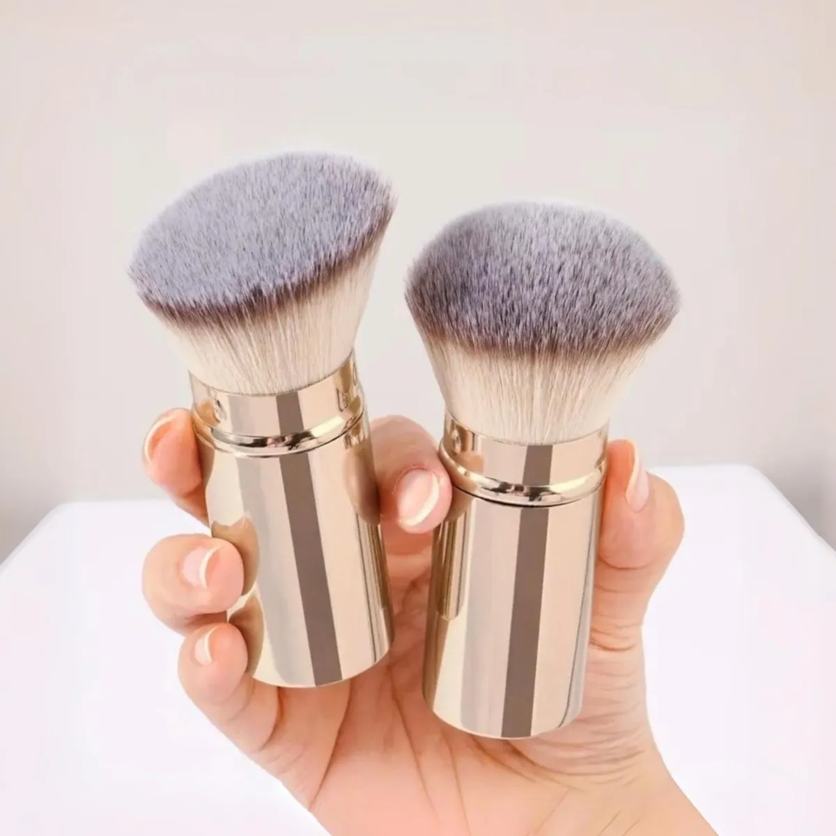2Pcs Portable Foundation Makeup Brush with Lid Retractable Round Head Oblique Brushes Face Concealer Blush Brush Makeup Tools