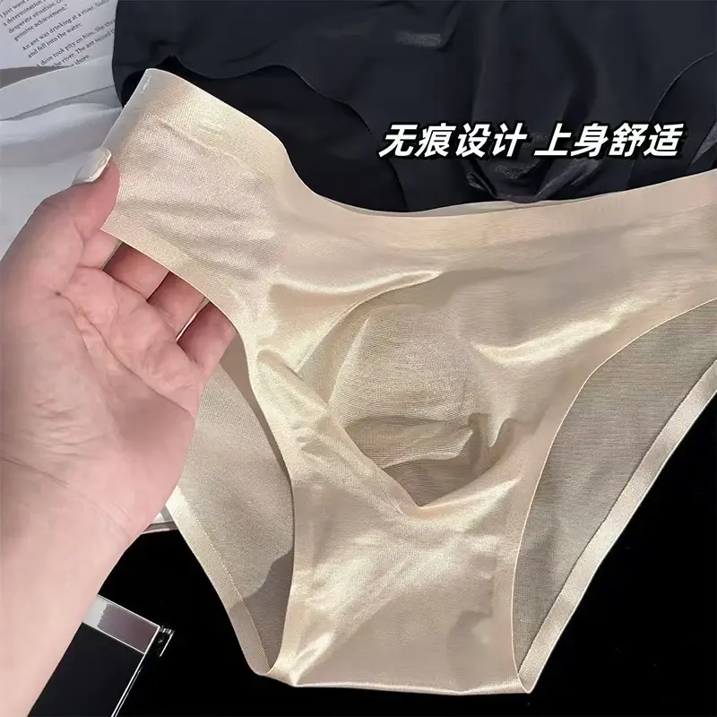 Slip da uomo in seta di ghiaccio Mutandine sexy senza cuciture ultrasottili Asciugatura rapida U Custodia rigonfia Biancheria intima traspirante Mutande lucide di lusso