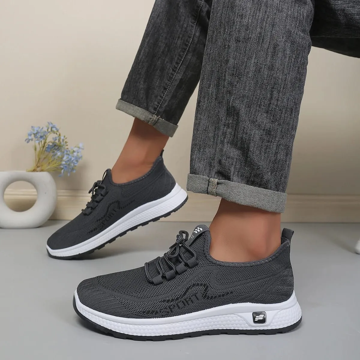 Minimal Solid Hue Mænd Mesh Snøre Fodtøj Fin Hul Perforeret Strik Øvre Bump Udskåret sort ydersål Alsidige sneakers