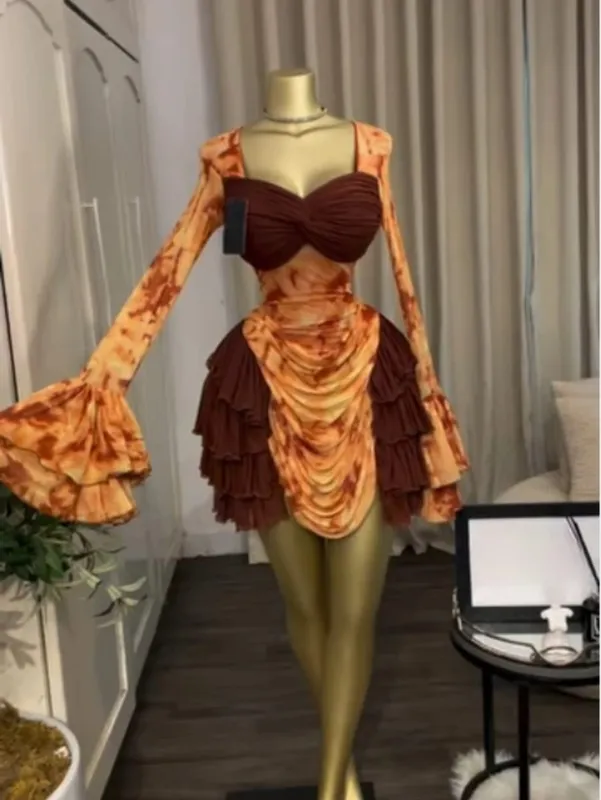 CM.YAYA Donna Tie Dye Stampa Cascata Ruffles Campana Manica lunga Aderente Increspato Drappeggiato Abito con scollo a V Vacanza al mare Abiti da vacanza