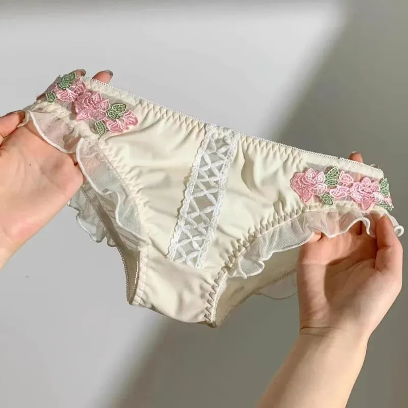 Victorian Underwear Set - Delicate Cream Bralette with Floral Stitch Retro Sweetheart Neckline for Petite Bust Elegance — image 1