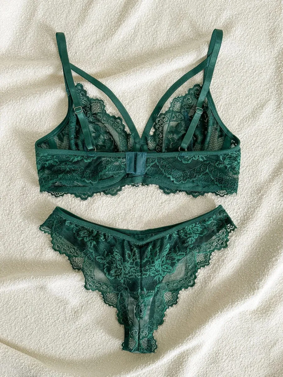 Women's Lingerie & Underwear， eyelash sxy fancy lace strapping underwire bra & brazilian panties ，victoria style