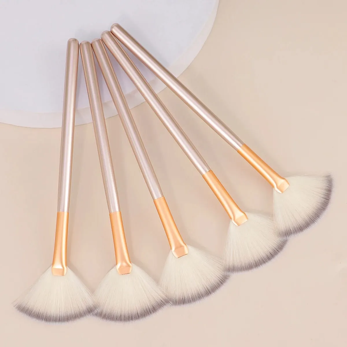 Pinceaux de maquillage pratiques pour le visage, en éventail, doux et portables, pour masque, outils cosmétiques pour dames et filles, charme des ongles, beauté, nouvelle collection