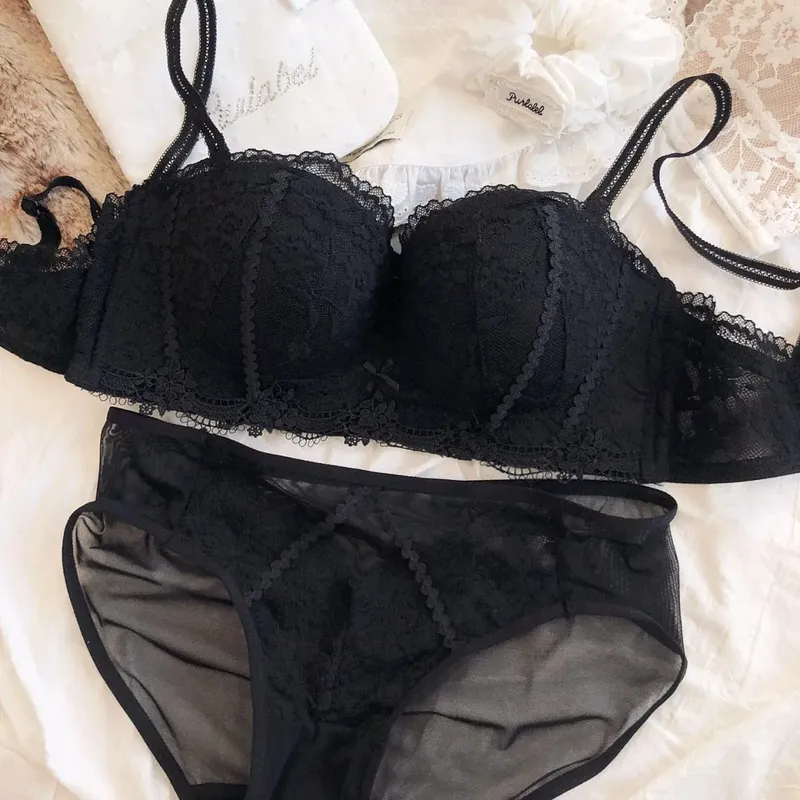 Kvinnors sömlösa underklädesset Sexiga spetsblommor Broderi BH Tjocka 1/2 kopp Push Up BH:ar Avtagbar rem Underkläder Trosor Set