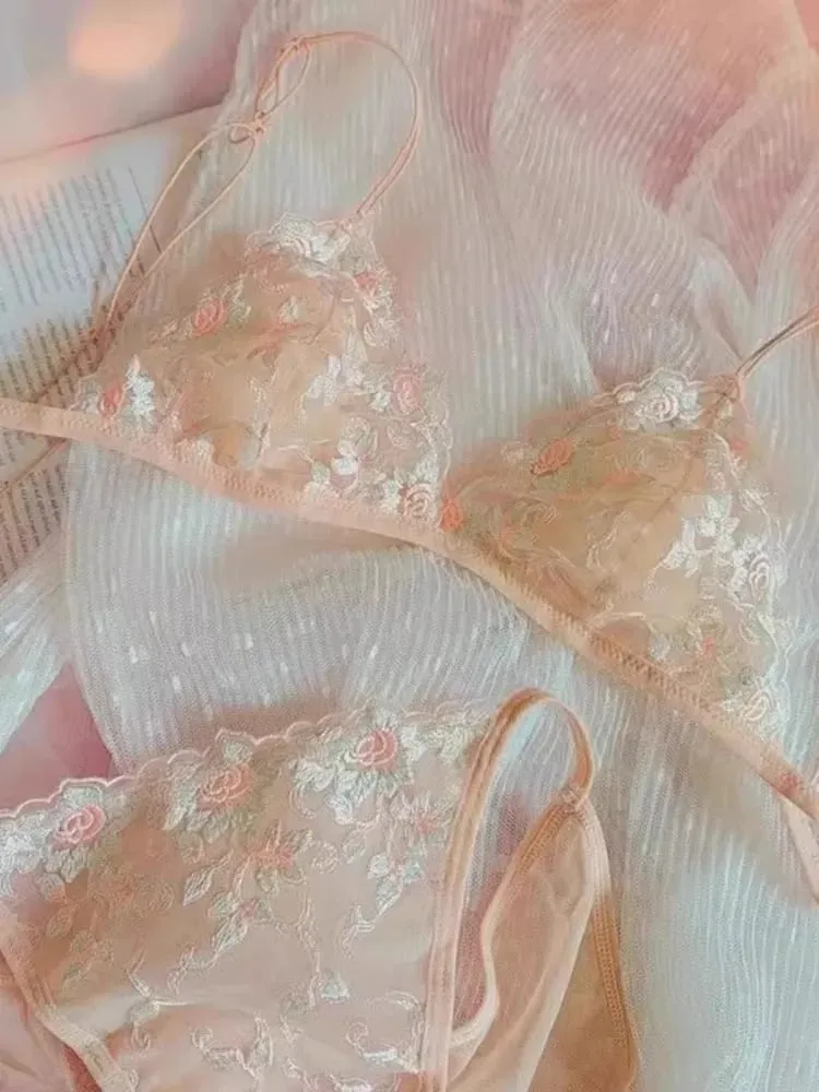 French pure Desire Embroidered Lace Dream Triangle Cup Without Underwire Thin Belt Small Bra Set Ultra-thin Sexy Bra Set
