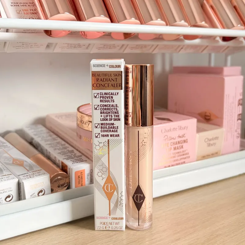 Charlotte Tilbury CT Highlighter Foundation hellt kontinuierlich die Textur des Make-up-Feuchtigkeits-Concealers im Puder auf