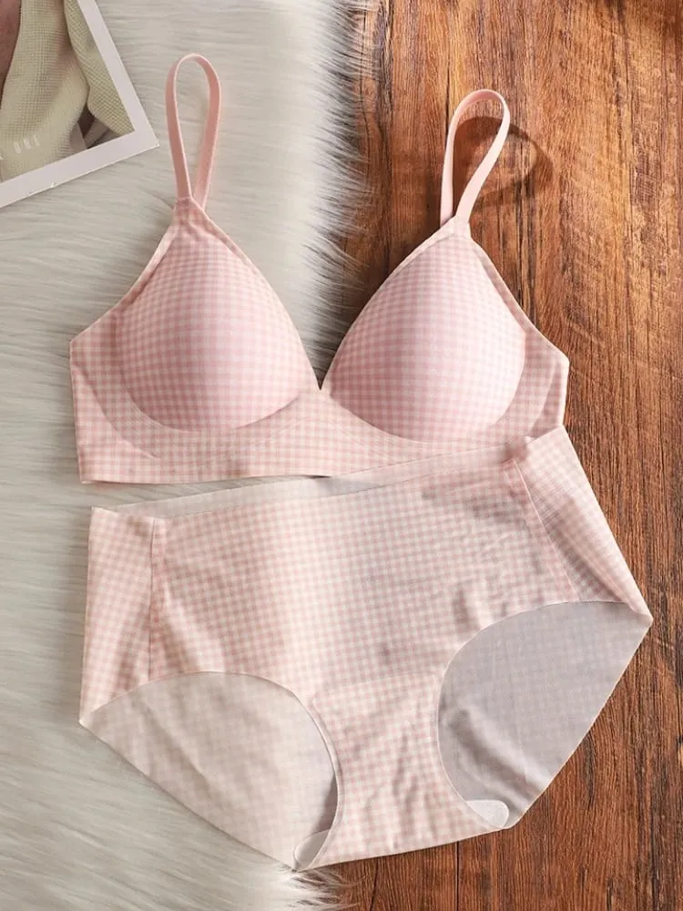 Elegant Seamless Bralette Small Bust Gathering Anti-Sagging Thin Adjustable Straps Wirefree Comfort Fit UK Light Support Bra Set