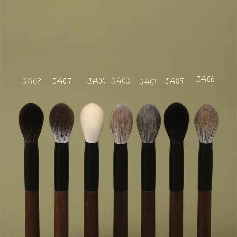Professional Handmade Makeup Brushes 1PC Soft Squirrel Fox Horse Goat Hair Flat Round Blush Brush Walnut Handle Make Up Brush