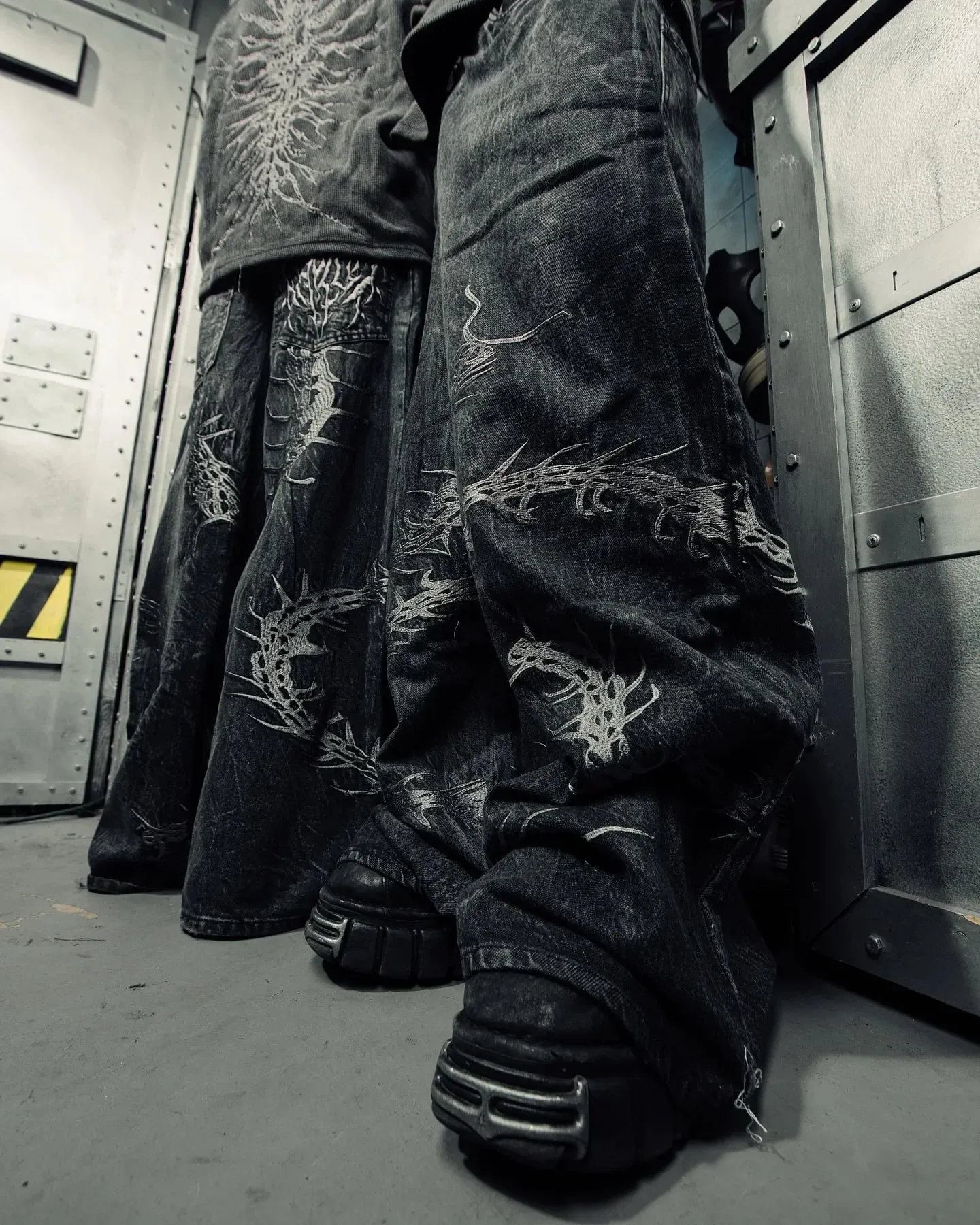 90s Gothic Centipede Embroidery Washed Oversized Wide-Leg Pants Jeans Men Y2K New Harajuku Punk Hip-Hop Rock Couple Street Wear