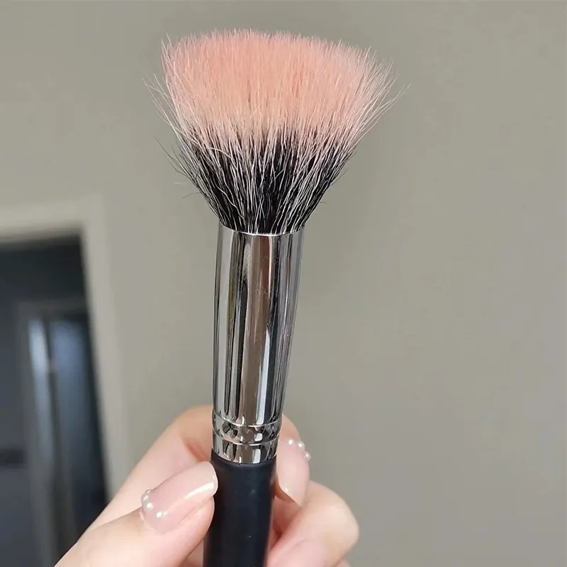1PC Stippling Blush Brush Blending Brush Makeup Brush Soft Wool Professional Concealer Highlighter Brushes Women Cosmetic Tools — image 1