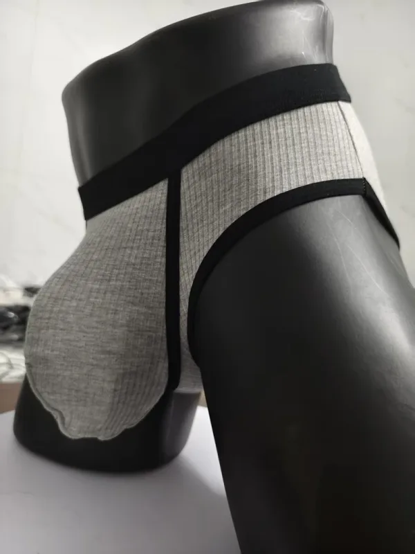 Herenslips met grote zakken zijn erg sexy. Sportondergoed met grote ruimte voor heren 3256810183240378
