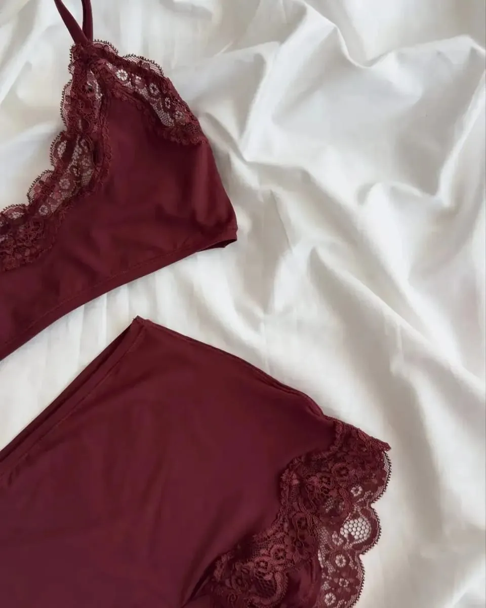 Roztomilá krajková podprsenka Pevná sada Ženy Kombinace zdarma Podprsenky s nastavitelným ramínkem + Kalhotky s nízkým pasem Elegantní Jednoduché Soupravy spodního prádla s vysokou elasticitou